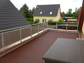 Geländer aus Edelstahl für Terrasse mit Sichtschutzglas