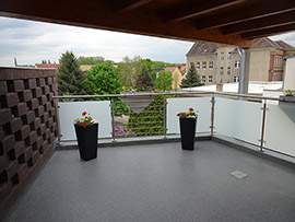 Geländer Terrasse mit Stäben und Milchglas Satinato