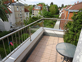 Terrassen-Geländer mit Stäben und Klarglas